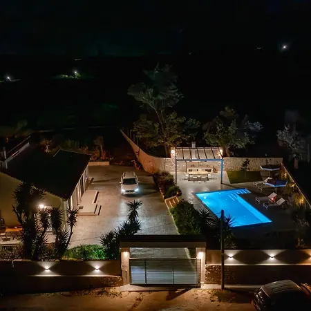 Matti With Private Pool * Ρομίρι